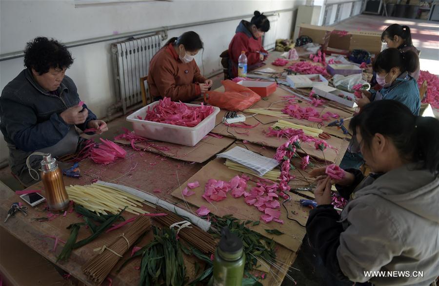 CHINA-LANGFANG-ECONOMY-ARTIFICIAL FLOWER (CN)