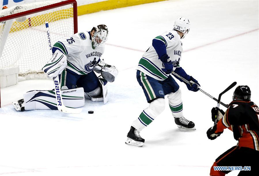 (SP)U.S.-ANAHEIM-NHL-DUCKS-CANUCKS