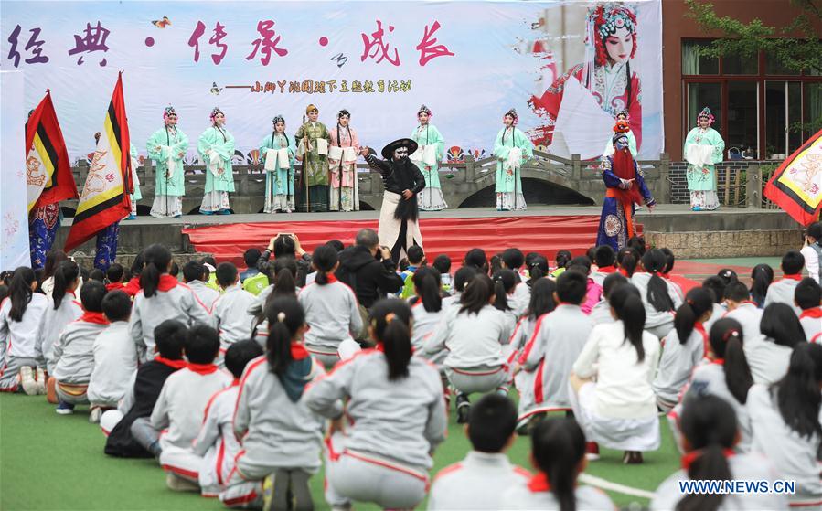 CHINA-CHENGDU-PUPILS-PEKING OPERA (CN)