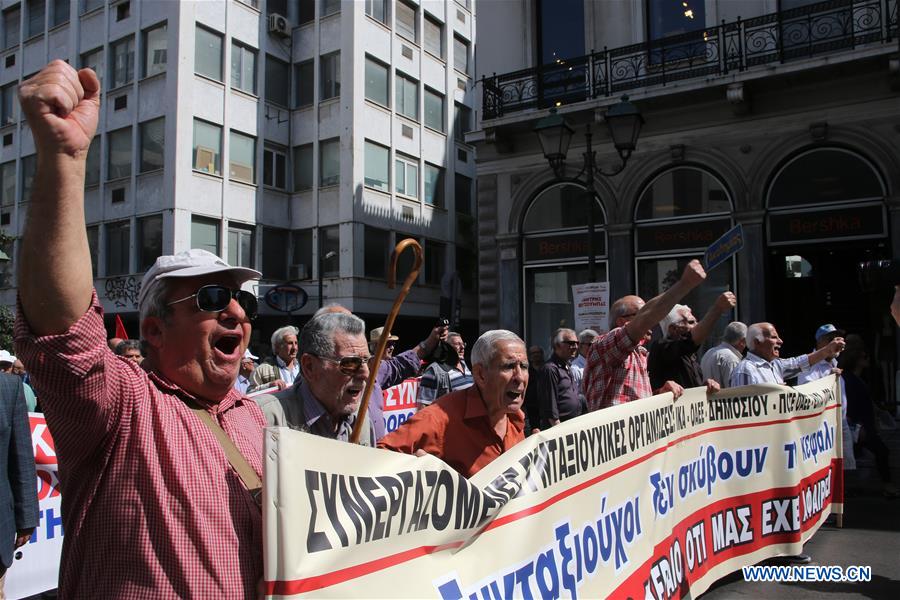 GREECE-ATHENS-BAILOUT CUTS-PROTEST