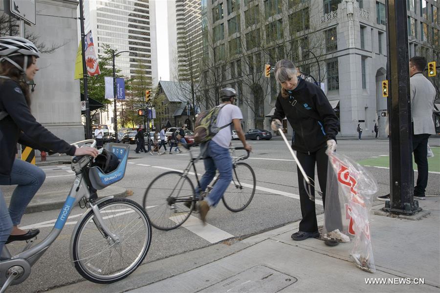 CANADA-VANCOUVER-NEIGHBOURHOOD CLEANUP PARTY