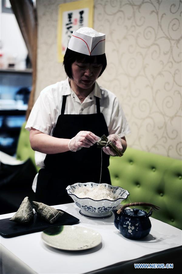 U.S.-NEW YORK-DRAGON BOAT FESTIVAL-RICE DUMPLINGS-WORKSHOP