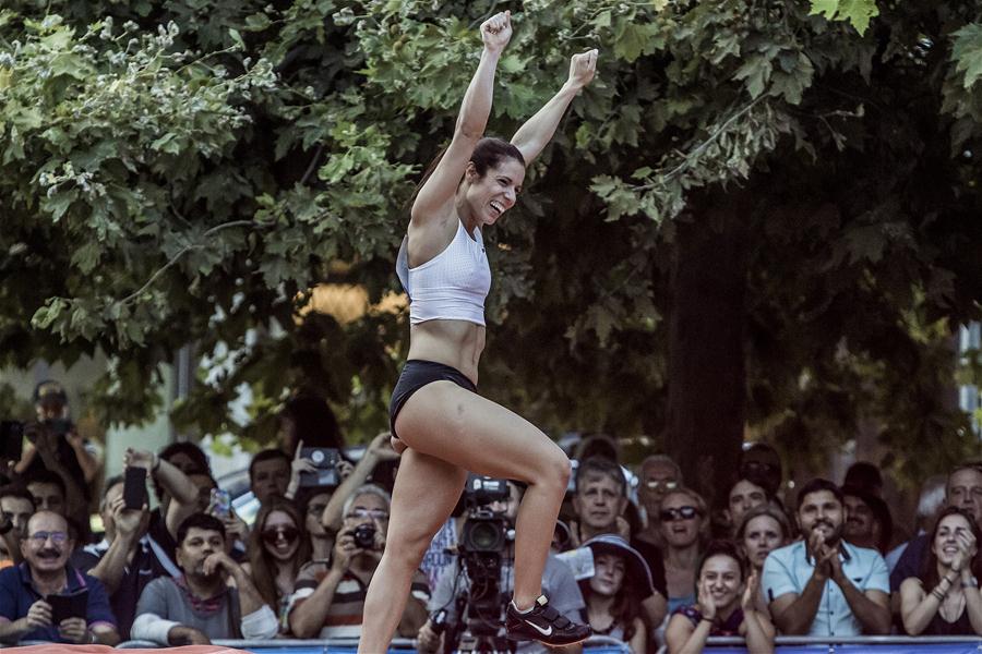 (SP)GREECE-ATHENS-ATHLETICS-STREET POLE VAULT-WOMEN