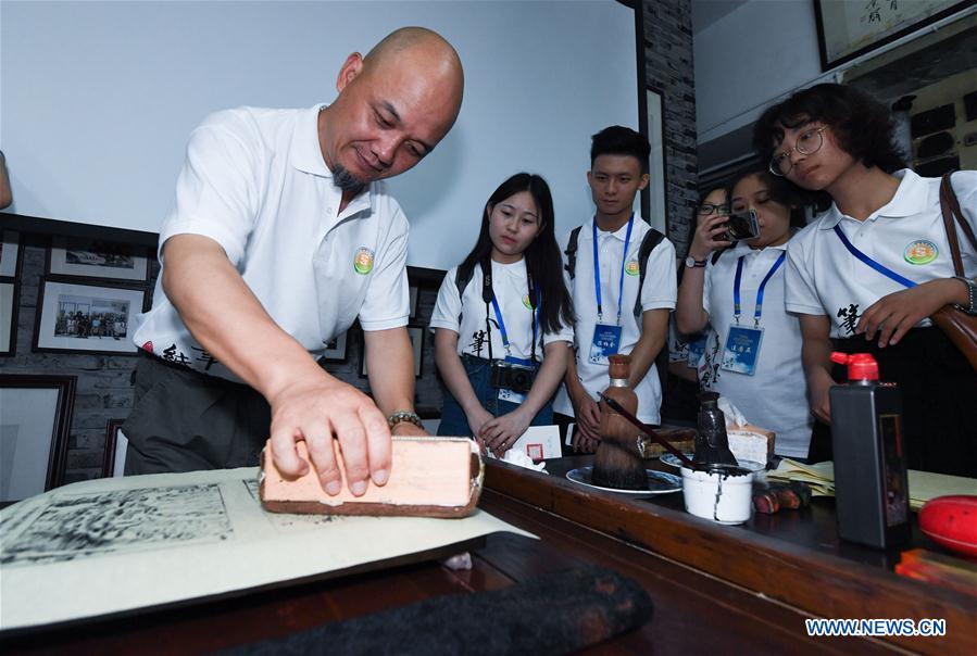 CHINA-HANGZHOU-CROSS-STRAIT UNIVERSITY STUDENTS-CULTURAL EXCHANGE  (CN)