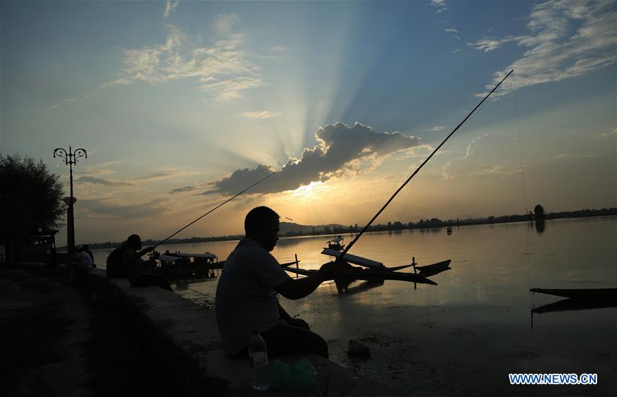 KASHMIR-SRINAGAR-SUNSET-DAILY LIFE