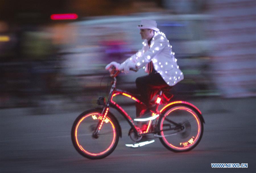 CANADA-VANCOUVER-BIKE THE NIGHT