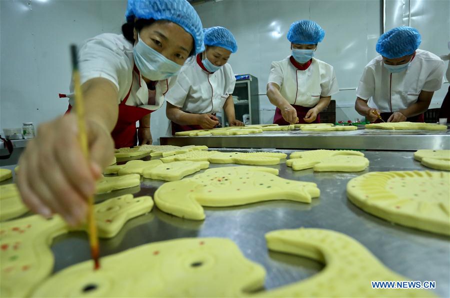 #CHINA-ZHANGYE-MID-AUTUMN FESTIVAL-MOON CAKE (CN)