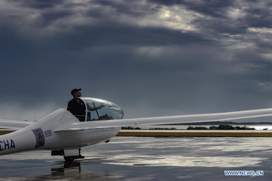 CHINA-HUBEI-JINGMEN-AEROBATICS (CN)