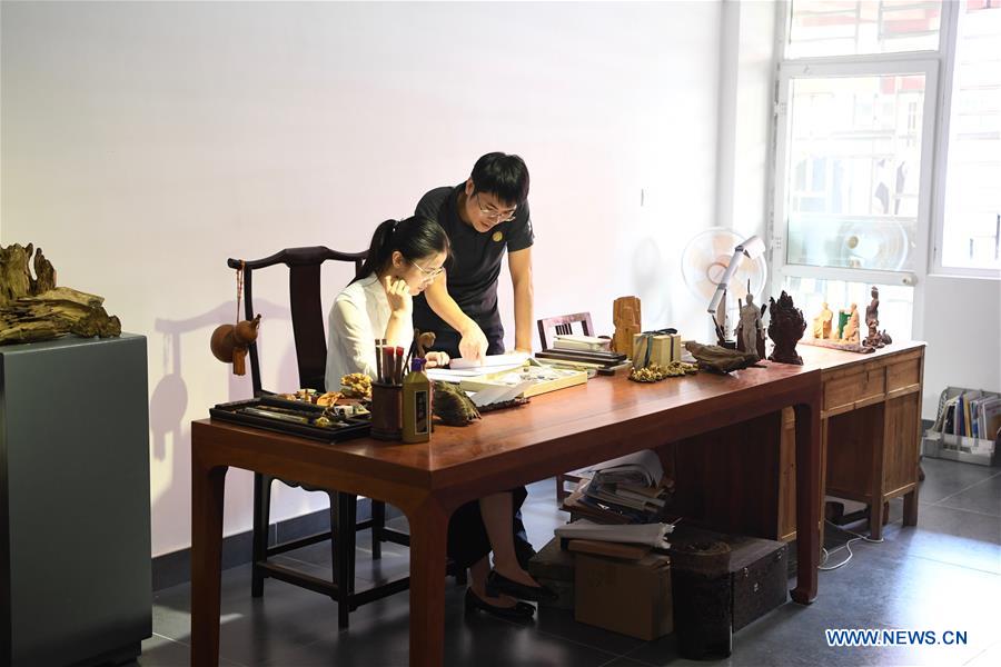 CHINA-FUJIAN-PUTIAN-WOOD CARVING (CN)