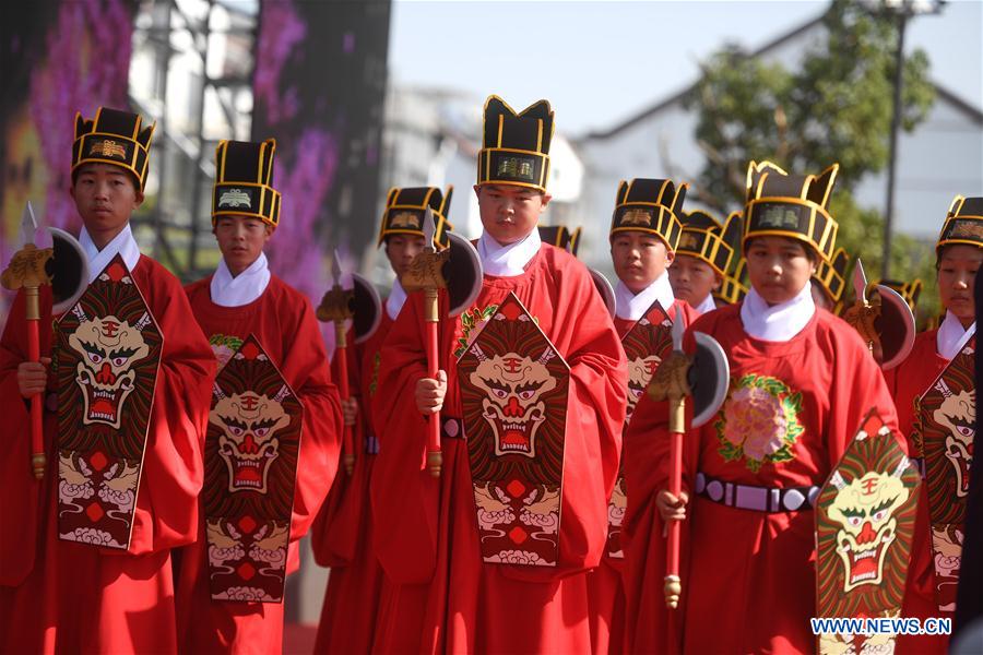 CHINA-ZHEJIANG-TRADITIONAL CHINESE COSTUME EXHIBITION (CN)