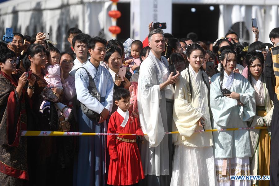 CHINA-ZHEJIANG-TRADITIONAL CHINESE COSTUME EXHIBITION (CN)