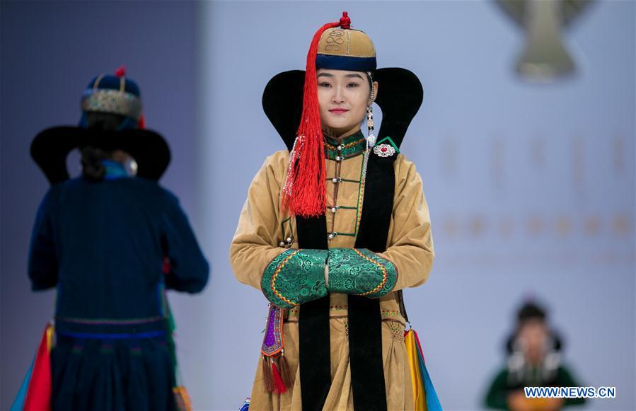 #CHINA-INNER MONGOLIA-HOHHOT-COSTUME FESTIVAL (CN)