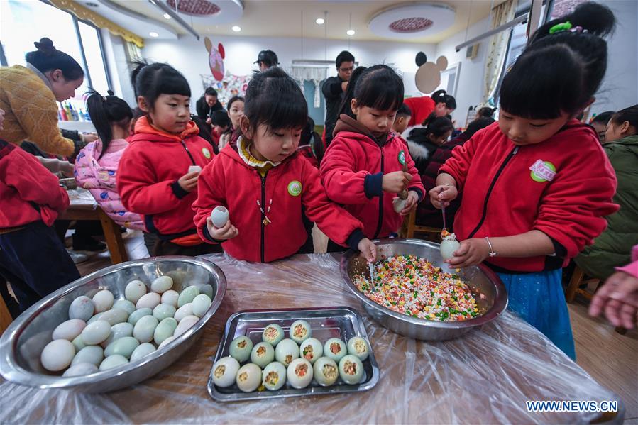 CHINA-ZHEJIANG-CHANGXING-LIGHT SNOW-TRADITIONAL FOOD (CN)