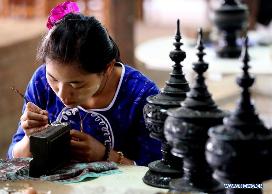 MYANMAR-BAGAN-TRADITIONAL HANDICRAFT-LACQUERWARE-WORKSHOP