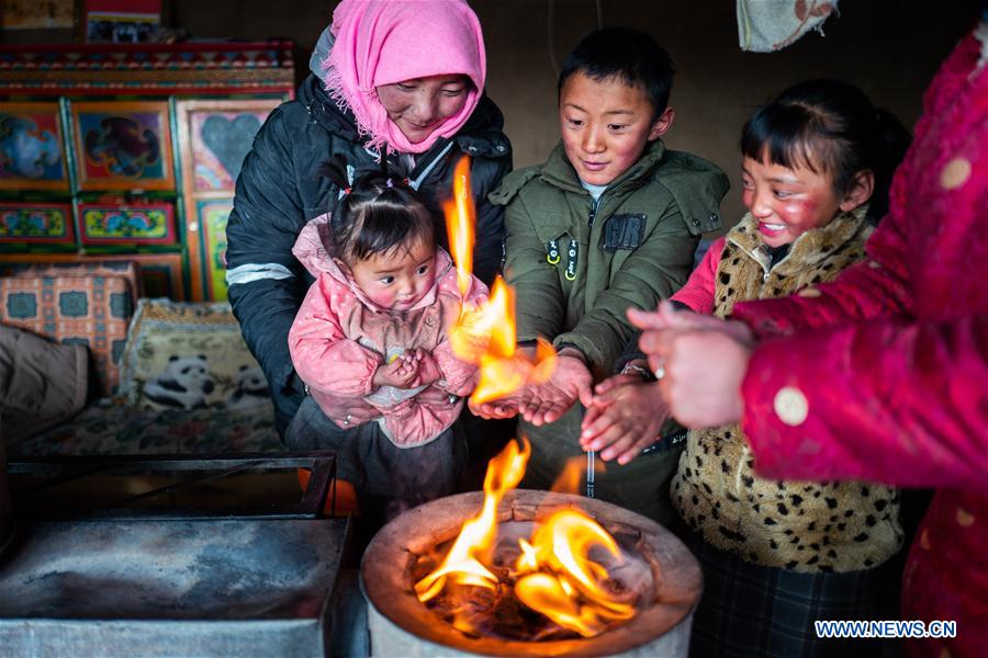 (InTibet) CHINA-TIBET-WINTER-HERDSMEN-LIFESTYLE (CN)