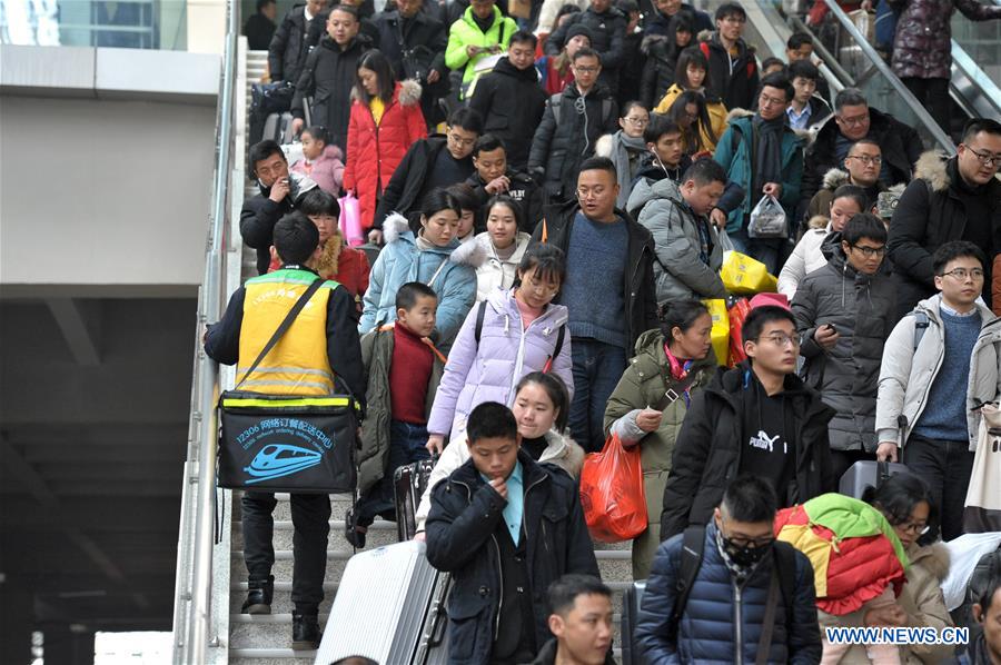 #CHINA-WUHAN-SPRING FESTIVAL-TRAVEL RUSH-DELIVERYMAN (CN)