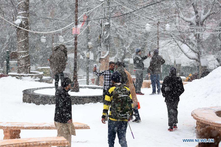 PAKISTAN-MURREE-HEAVY SNOWFALL-TOURISTS