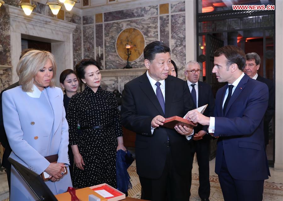 FRANCE-NICE-CHINA-XI JINPING-MACRON-GIFT