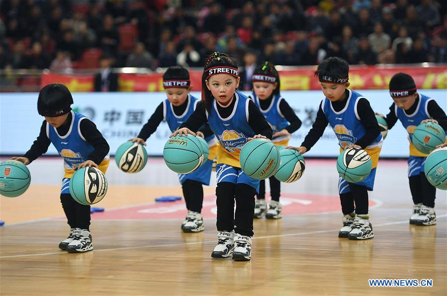 (SP)CHINA-JIANGXI-PHYSICAL EDUCATION-KINDERGARTEN-CHILDREN BASKETBALL EXERCISES (CN)