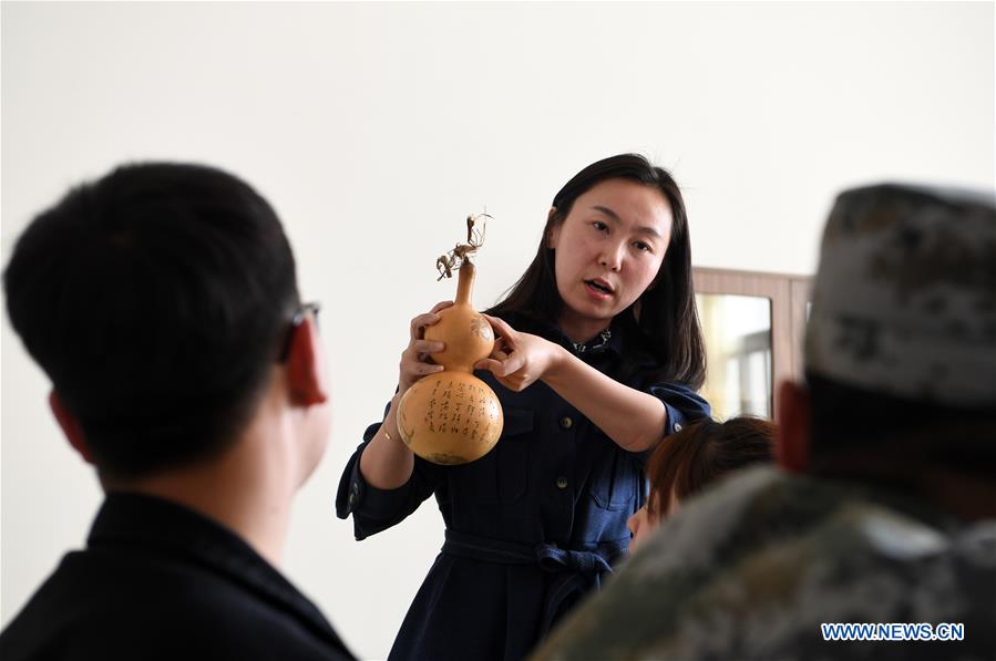 CHINA-LANZHOU-TRADITIONAL ART-CARVED GOURD (CN)