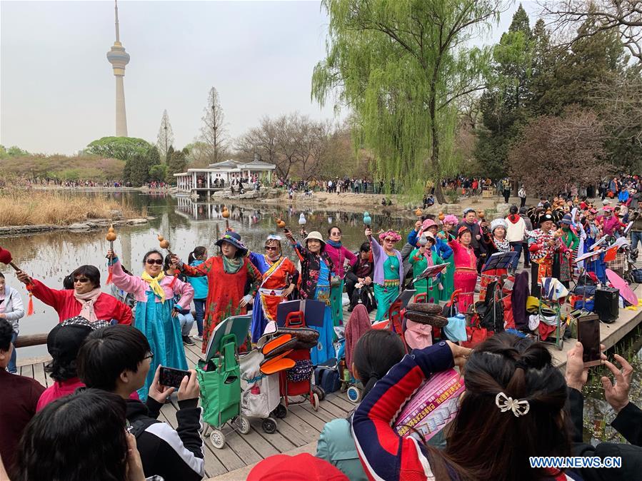 (Beijingcandid)CHINA-BEIJING-SPRING-PEOPLE (CN)