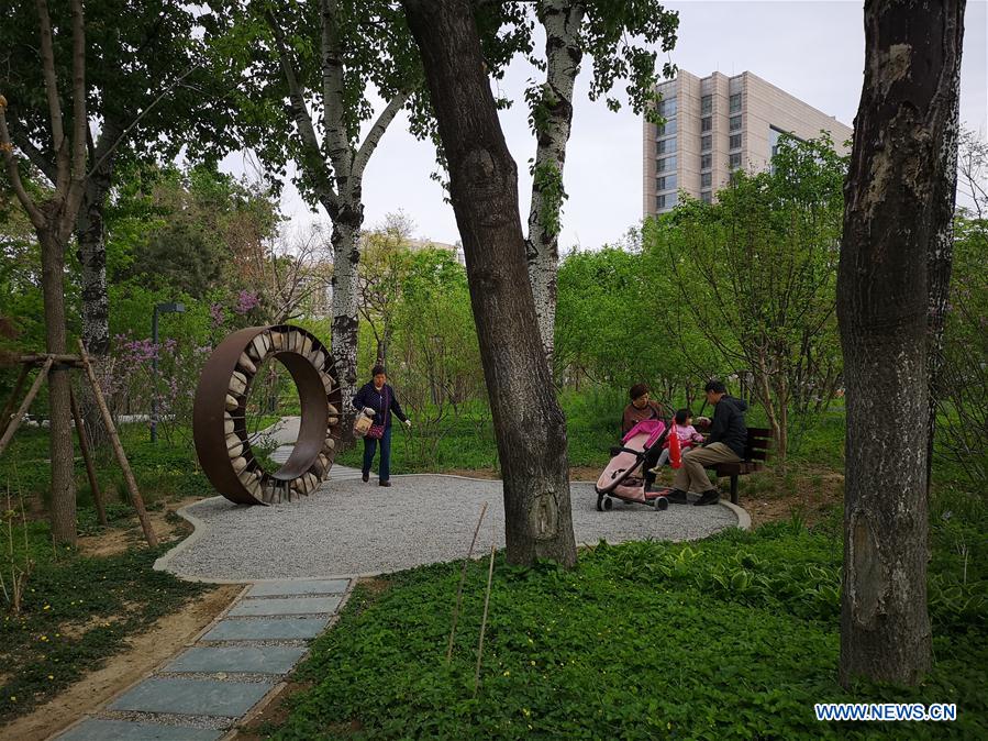 (BeijingCandid) CHINA-BEIJING-PARK (CN)