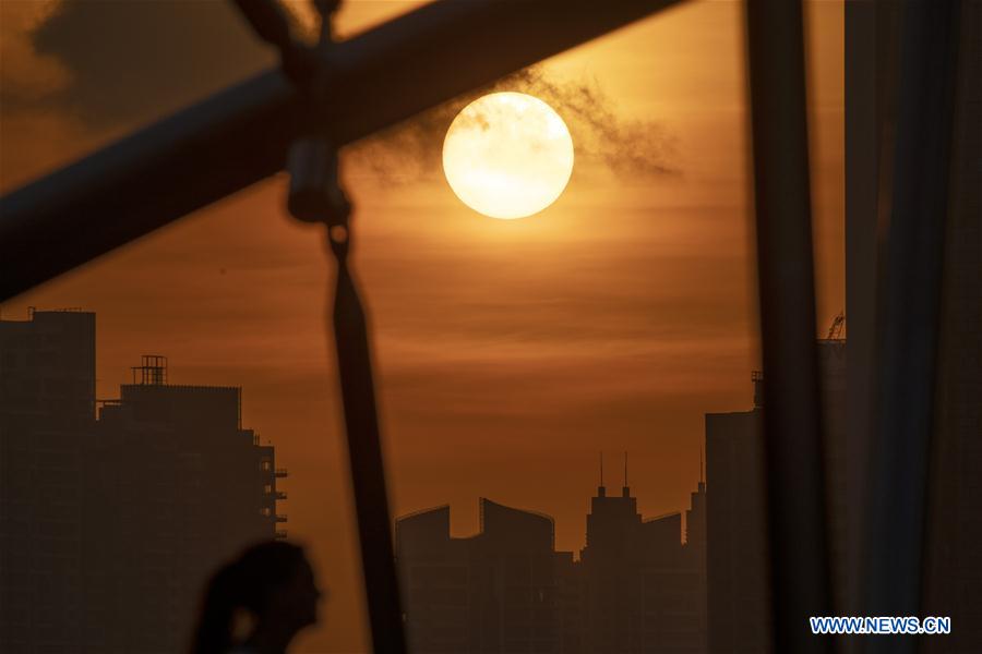 SINGAPORE-SKYLINE-SUNSET