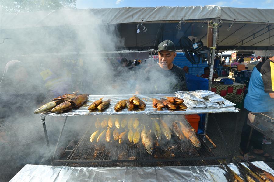 BRUNEI-BANDAR SERI BEGAWAN-RAMADAN MARKET-FOOD