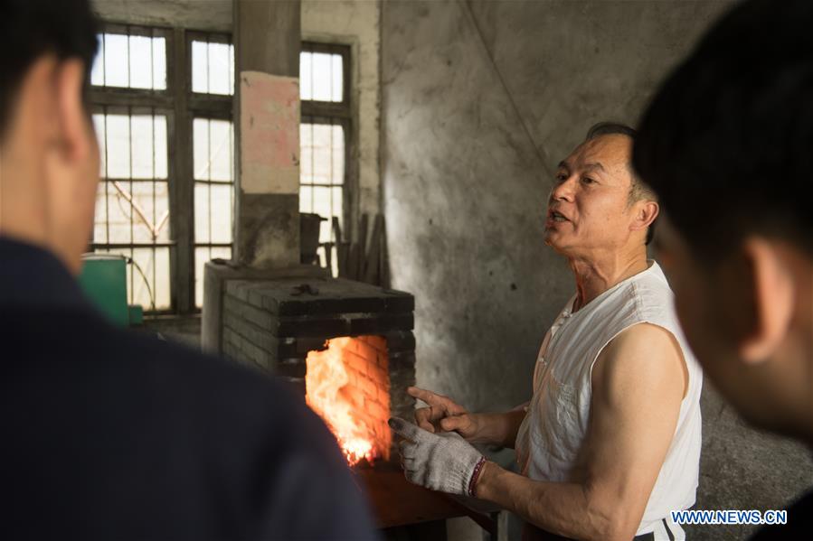 CHINA-ZHEJIANG-SWORD MAKING (CN)