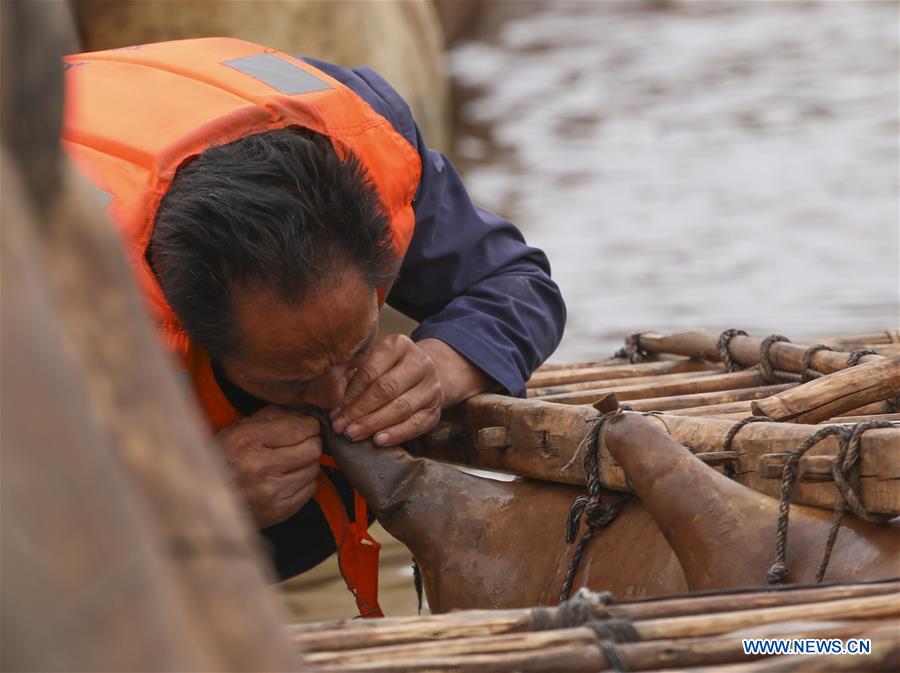 CHINA-GANSU-YELLOW RIVER-SHEEPSKIN RAFT (CN)