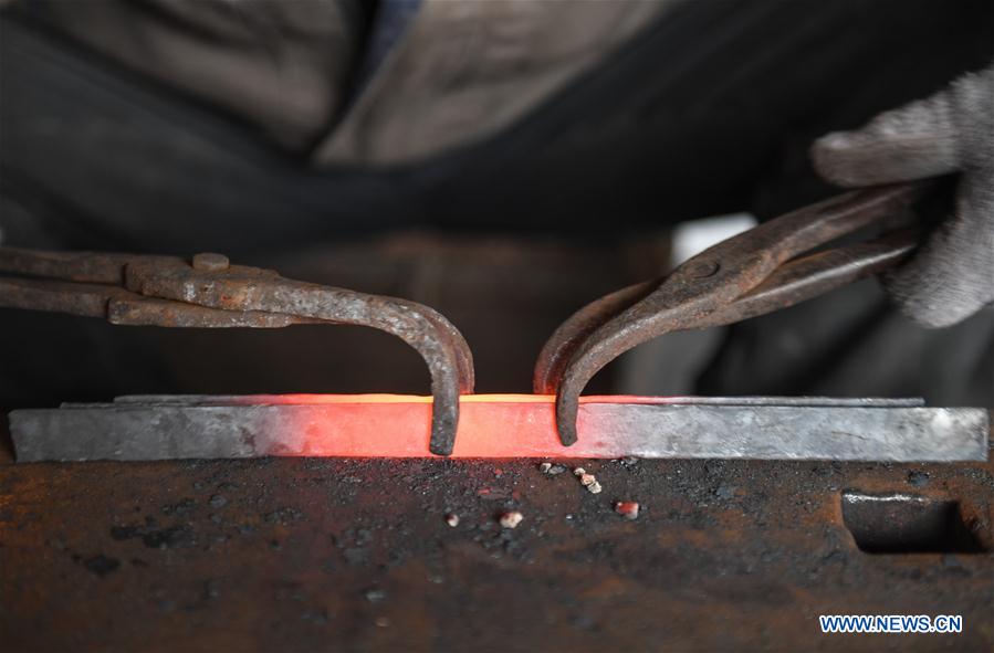 CHINA-LHASA-YIGONG TIBETAN KNIFE (CN)