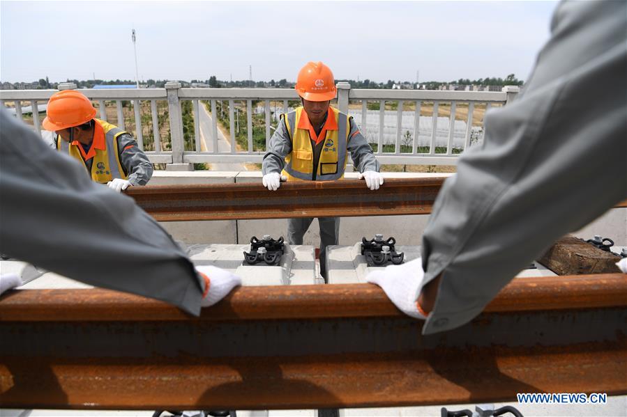 CHINA-ANHUI-ZHENGZHOU-FUYANG RAILWAY-TRACK LAYING (CN)