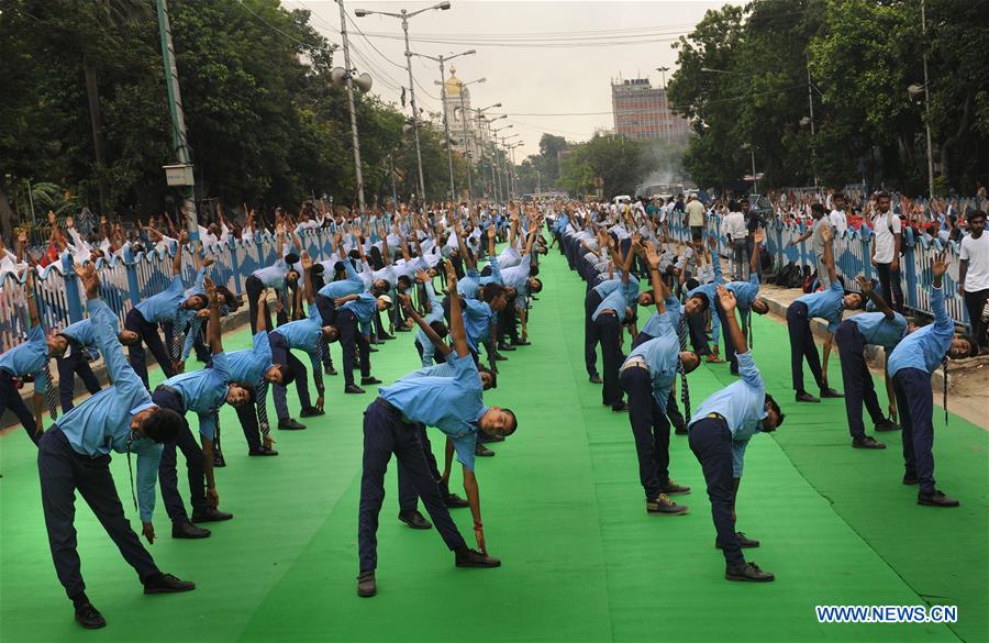 INDIA-KOLKATA-YOGA