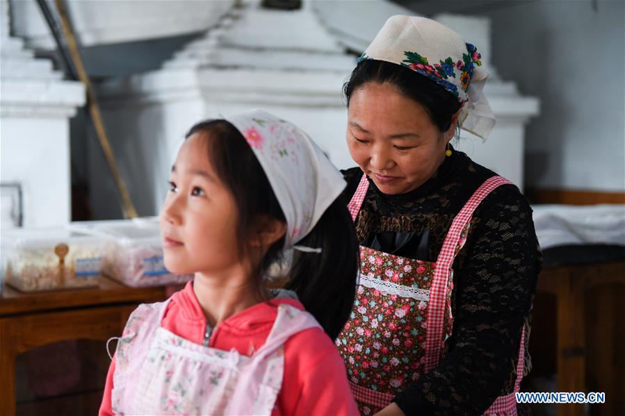 CHINA-INNER MONGOLIA-RUSSIAN BREAD SHOP (CN)