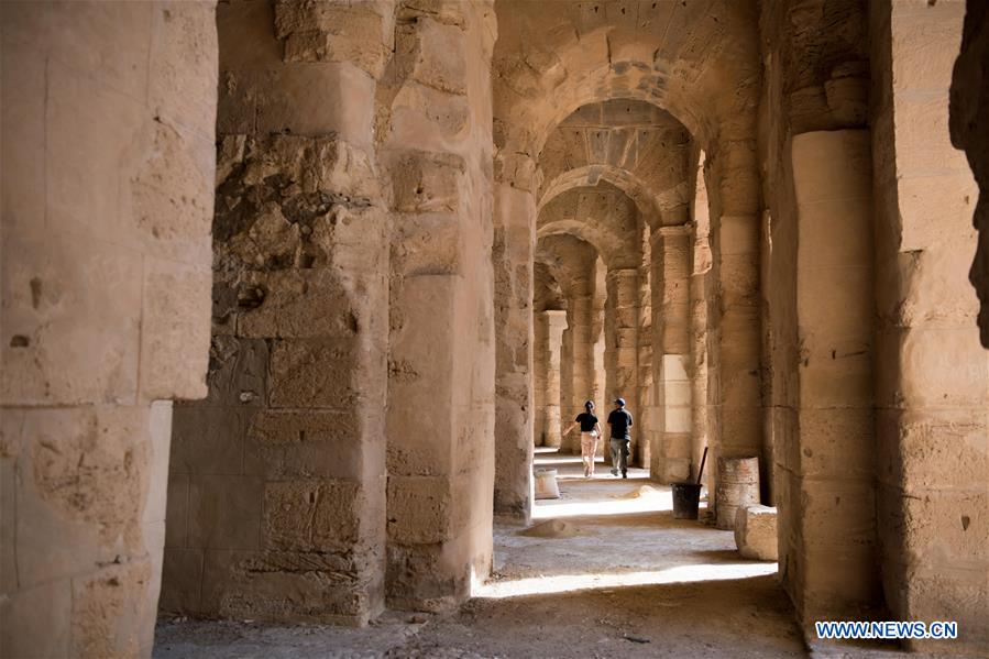 TUNISIA-EL JEM-AMPHITHEATRE