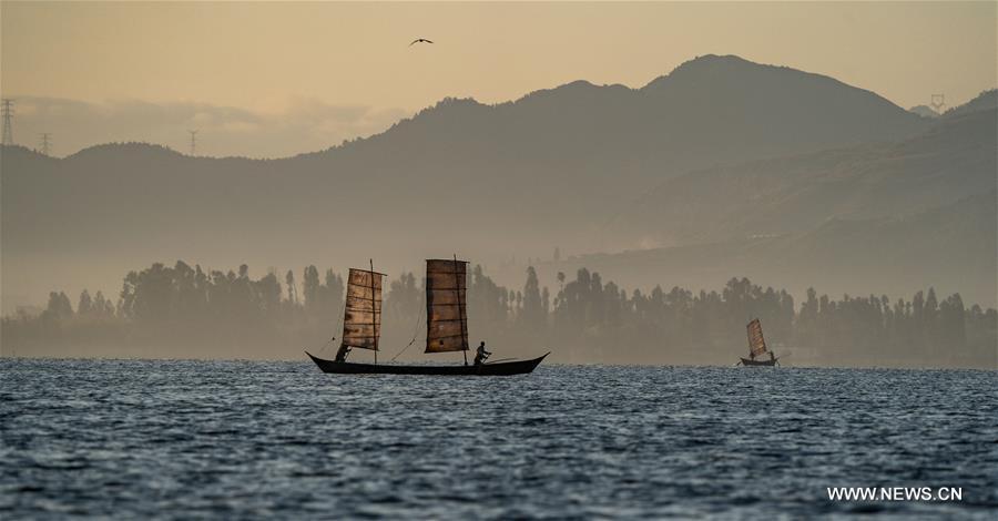 CHINA-YUNNAN-KUNMING-DIANCHI LAKE-SCENERY (CN)