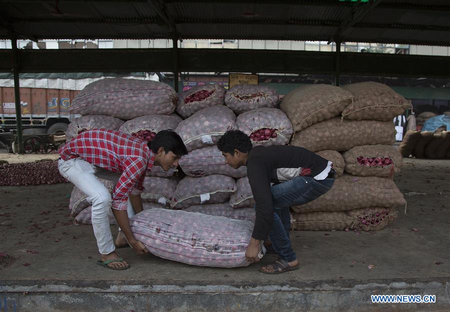 INDIA-NEW DELHI-ONION PRICES-INCREASE