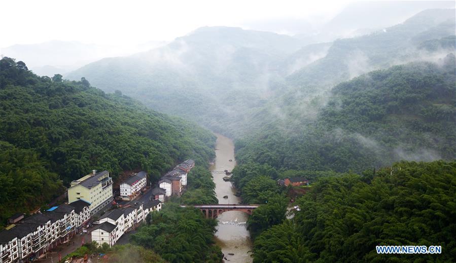 (FOCUS)CHINA-GUIZHOU-CHISHUI-BAMBOO WEAVING-CRAFTSWOMAN-TRAINING CENTER (CN)