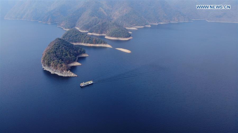 CHINA-ANHUI-HUANGSHAN-LAKE SCENERY (CN)