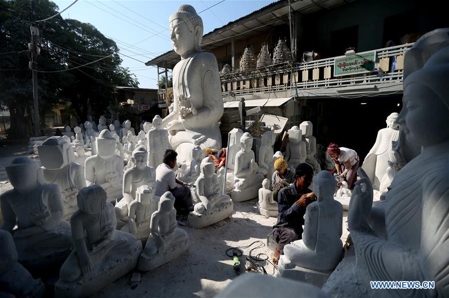 MYANMAR-MANDALAY-MARBLE SCULPTURE-CARVING 