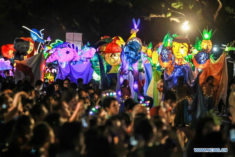 PHILIPPINES-QUEZON-LANTERN PARADE