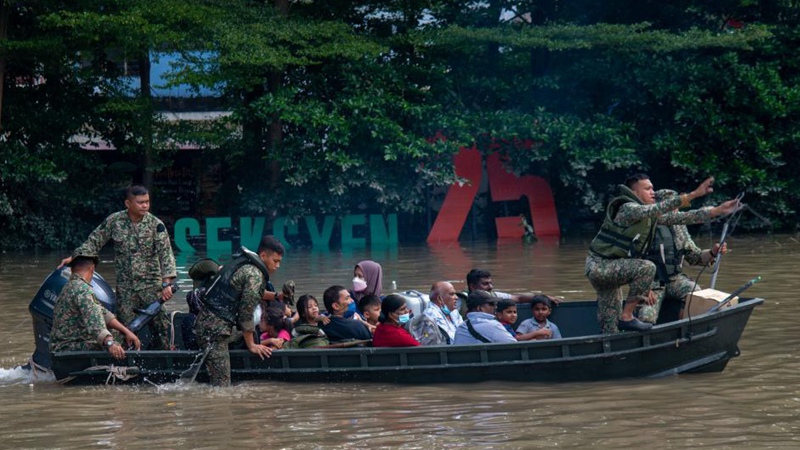 Malaysia flood evacuees rise to 64,000, 8 deaths reported