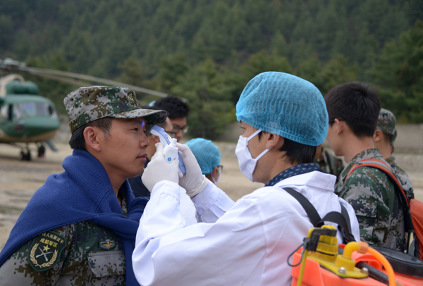 PLA Navy ship serves civilians, builds friendly ties