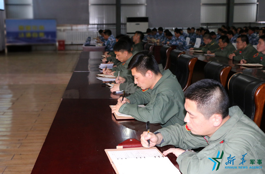 ↑資料圖片：張超參加部隊(duì)組織的《改革強(qiáng)軍主題教育》授課現(xiàn)場(chǎng)。