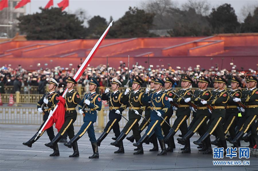 （社會）（2）人民解放軍首次執(zhí)行天安門廣場升國旗任務(wù)