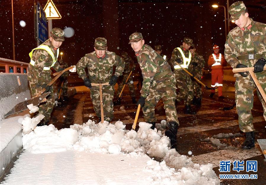 （新華全媒頭條）（1）雨雪冰凍中，他們奮力前行——基層黨員干群抗擊冰雪災(zāi)害紀(jì)實(shí)