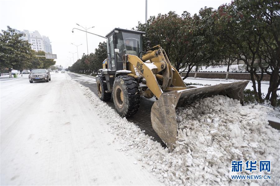 （新華全媒頭條）（9）雨雪冰凍中，他們奮力前行——基層黨員干群抗擊冰雪災(zāi)害紀(jì)實(shí)