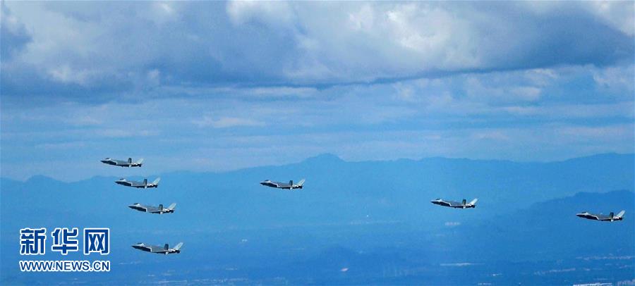 （圖文互動）空軍發(fā)布勵志宣傳片首次展現(xiàn)殲-20戰(zhàn)機7機同框