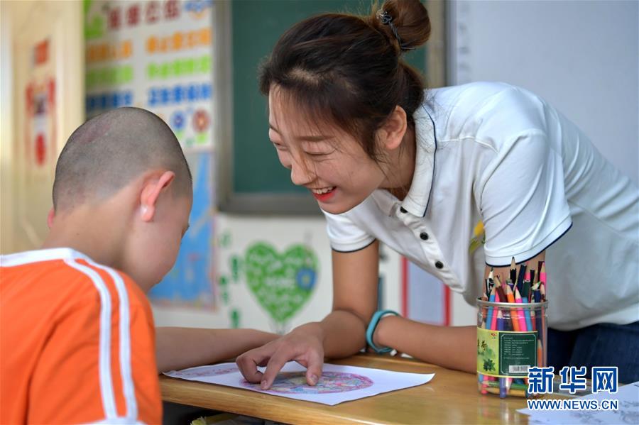 （在習(xí)近平新時(shí)代中國特色社會(huì)主義思想指引下——新時(shí)代新作為新篇章·總書記關(guān)心的百姓身邊事·圖文互動(dòng)）（4）特別的愛，給特別的你——特殊教育的別樣風(fēng)景