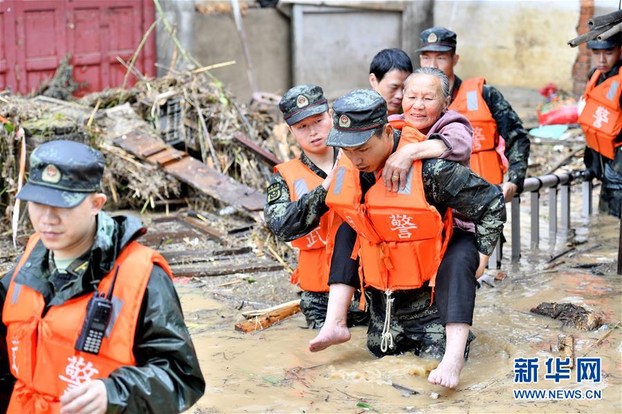 （新華全媒頭條·圖文互動(dòng)）（5）沿著中國特色強(qiáng)軍之路闊步前進(jìn)——黨中央、中央軍委領(lǐng)導(dǎo)推進(jìn)國防和軍隊(duì)建設(shè)70年紀(jì)實(shí)